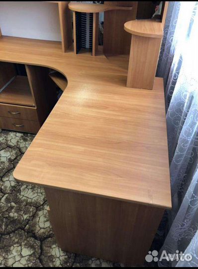 Компьютерный стол