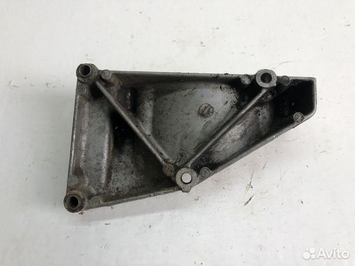 Кронштейн генератора M103 для Mercedes W124