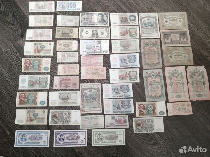 Небольшая коллекция банкнот