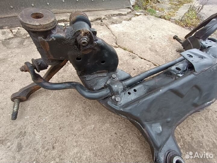 Подрамник Nissan Primera P12