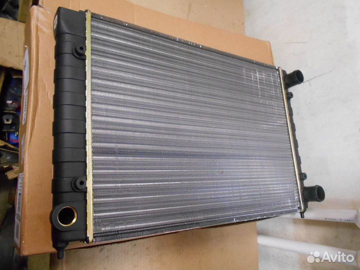 Радиатор системы охлаждения двс VW Golf VNA2040