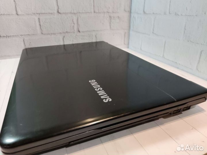 Большой Samsung 17.3 Core i5 2.9ггц/Озу 8гб/GT 520