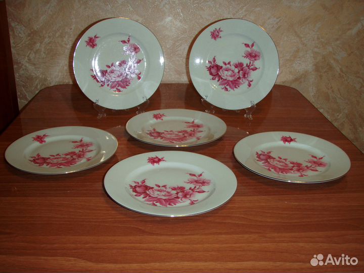 2 набора тарелок