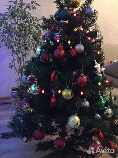 Елка искусственная120 см продаю с игрушками