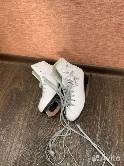 Коньки фигурные 36 размер Sofia