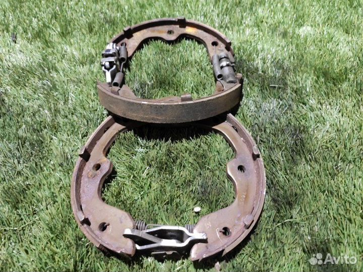 Колодки стояночного тормоза задние Infiniti G35