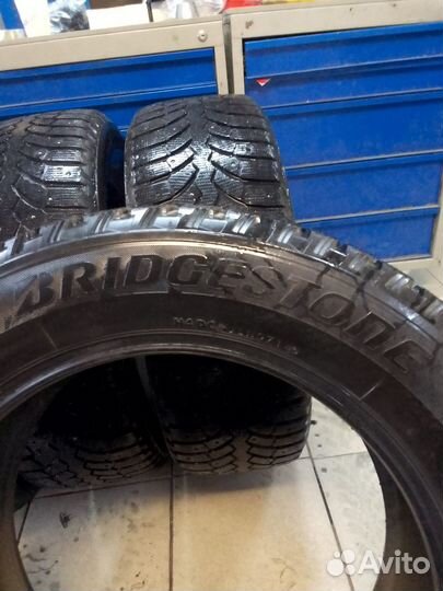 Bridgestone Blizzak Spike-01 235/60 R18