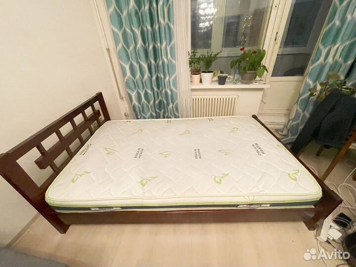 Кровать двухспальная с матрасом 120 на 200 бу