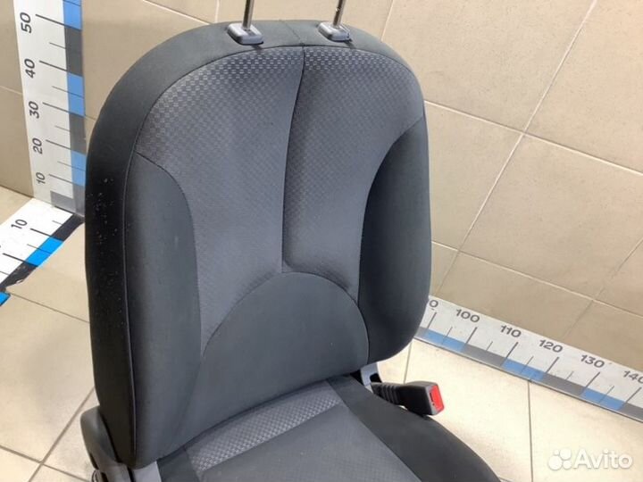 Сиденье переднее правое Kia Rio 1.4 16V G4EE 2009