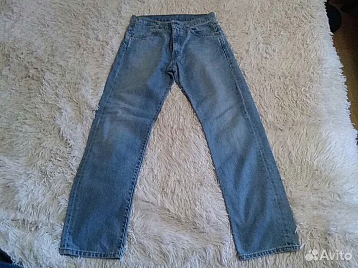 Джинсы Levis
