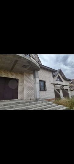 Дом 700 м² на участке 15 сот.