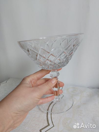 Хрустальная конфетница на ножке