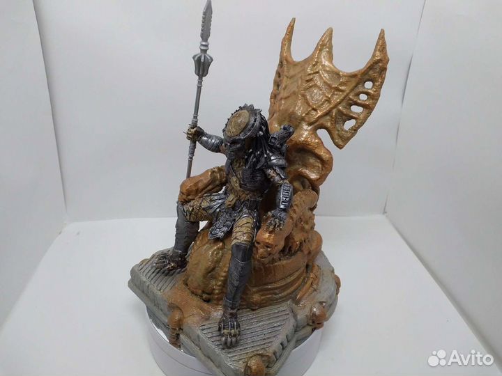 Фигурка хищника