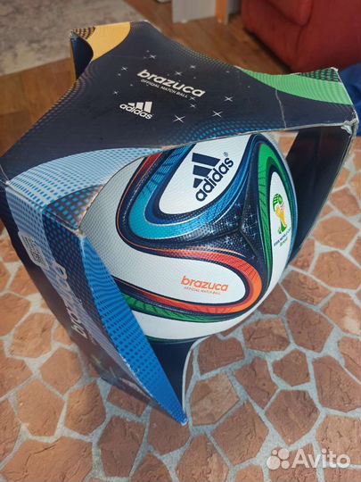 Футбольный мяч adidas brazuca