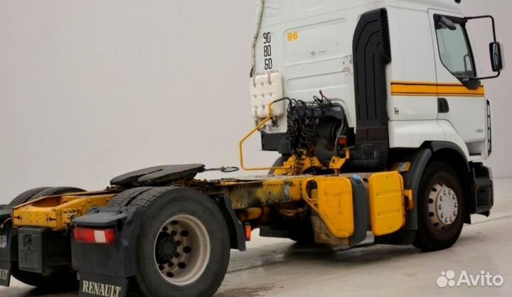В разборке грузовик Renault, Premium II с 2007