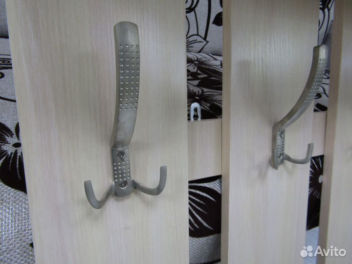Вешалка настенная в прихожую