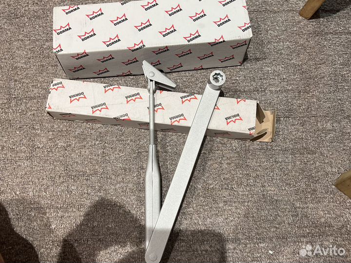 Доводчики дверей плюс рычаг ограничения dorma