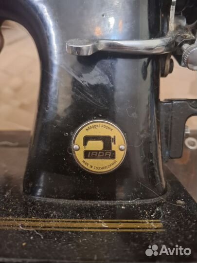 Швейная машинка LADA 121