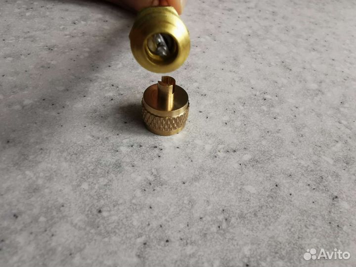 Клапан шредера для заправки холодильника