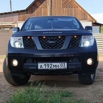 Огни дхо в решетку радиатора Nissan Pathfinder