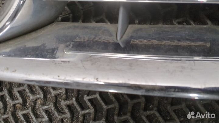 Решетка радиатора Volkswagen Touareg, 2004