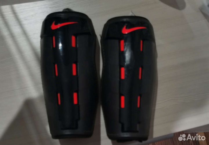 Футбольные щитки