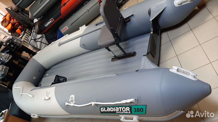 Лодка Gladiator E380 нднд