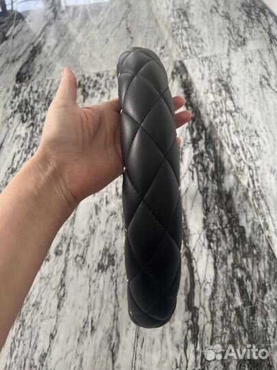 Оплетка на руль со стразами