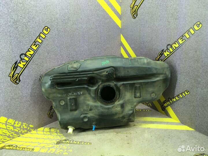 Бак топливный Бензобак Тойота Авенсис Avensis 2006