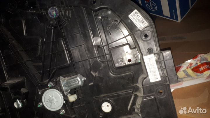 Замок двери передней левой Hyundai / KIA