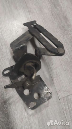 Замок капота Audi A8 D2 4d0823485c