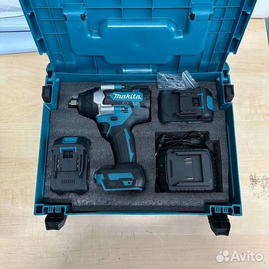 Гайковерт Makita 700H в кейсе с тяжелыми АКБ