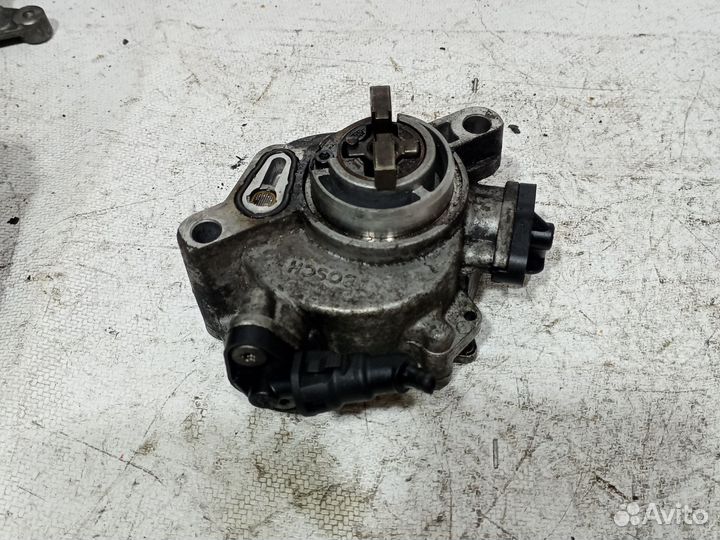 Насос вакуумный Peugeot 207