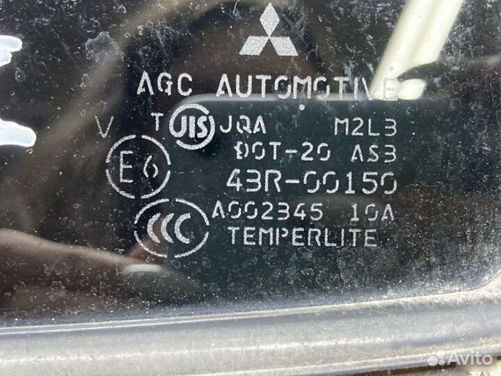 Форточкa задний левый Mitsubishi Pajero 4