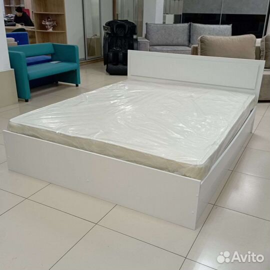 Кровать