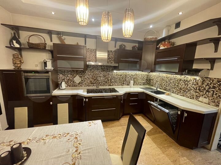 2-к. квартира, 88 м², 2/6 эт.