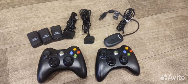 Xbox 360 два ресивера, геймпады, аккумуляторы
