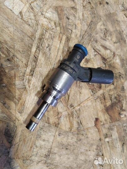 Форсунка топливная Audi Q5 8R 2010 06E906036AG