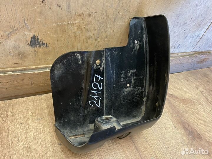 Брызговик задний правый Subaru Legacy Outback B15