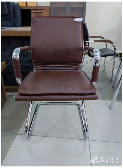 Кресло офисное бюрократ