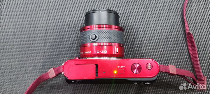 Nikon 1 J1 с объективом 1 nikkor VR 10–30 мм
