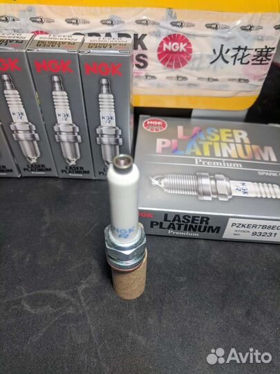 Свечи зажигания VAG, NGK платинум 4 шт. 04E905601