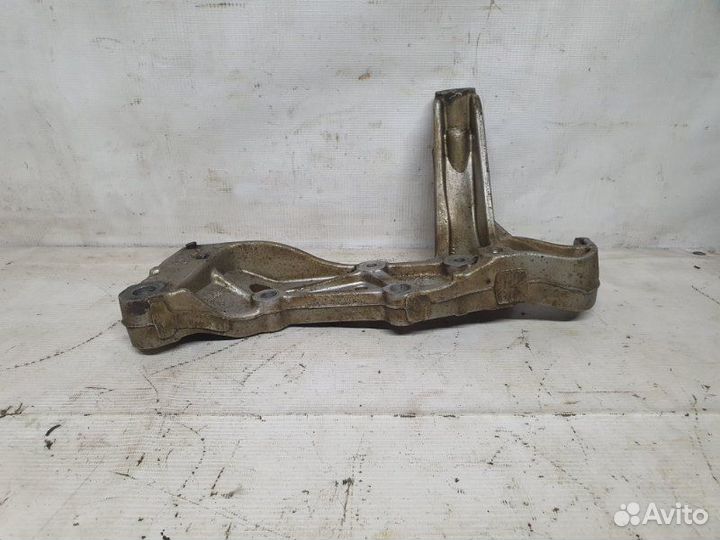Кронштейн переднего левого рычага передний левый