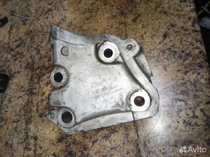 Кронштейн двигателя 962831188О