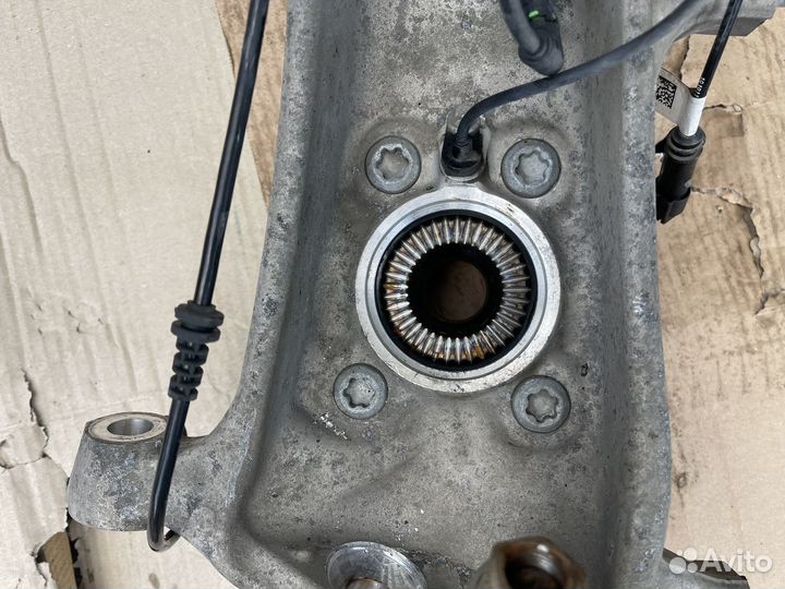 Кулак передний правый на BMW M8 F91 F92