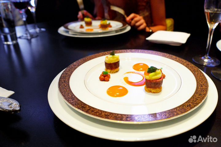 Кассир в ресторан Мишлен, зп еженедельно