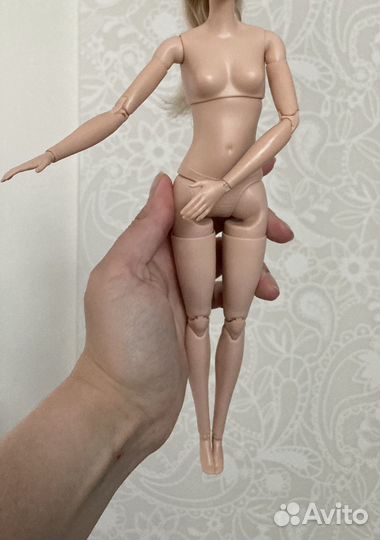 Тело Барби. Йога. Нэко