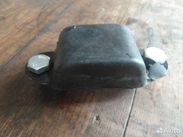 Отбойник балки прицепа