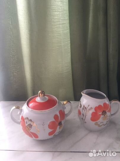 Сахарница и молочник