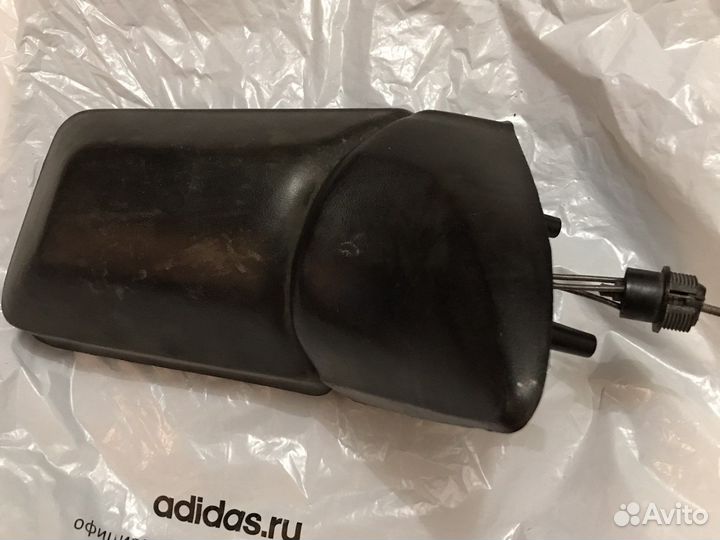 Боковое зеркало